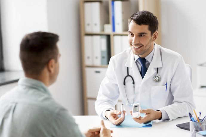 Hombre diabético pregunta a médico si puede tomar cerveza