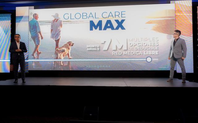 Reinaldo y Guillermo (equipo Bupa) presentando el producto Global Care Max
