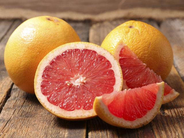 Toronja, uno de los ejemplos de alimento con más vitamina C en Panamá