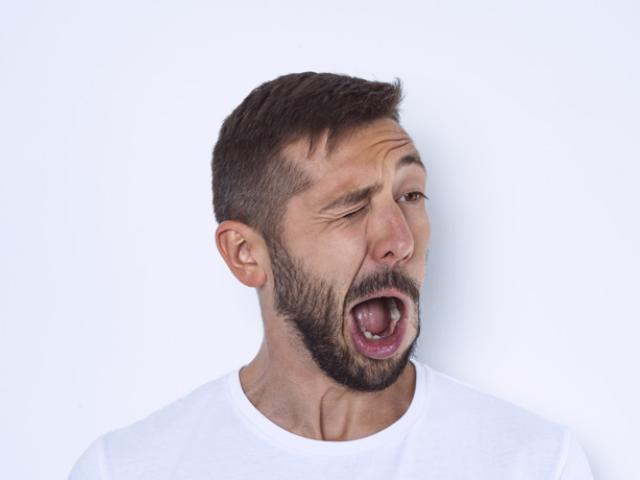 Hombre con síndrome de Tourette