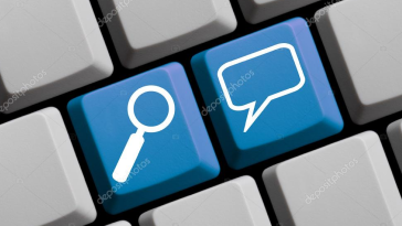 Foto de dos teclas de un computador con los signos de búsqueda y comentarios.